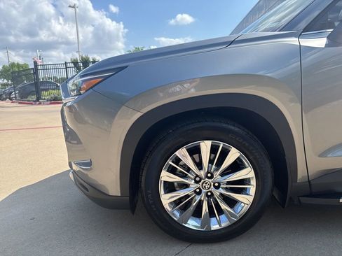 Used 2025 Toyota Grand Highlander AWD image 2
