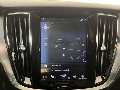 Used 2019 Volvo S60 T6 Momentum w/ Multimedia Package image 16