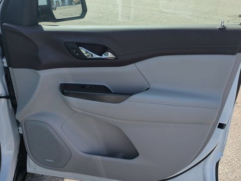 Certified 2023 GMC Acadia SLT w/ Technology Package FWD image 27