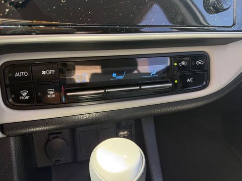 Used 2017 Toyota Corolla LE FWD image 23