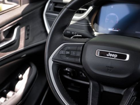 Used 2022 Jeep Grand Cherokee Limited image 26