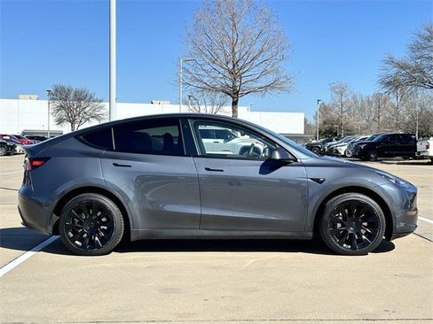 Used 2020 Tesla Model Y Long Range image 3