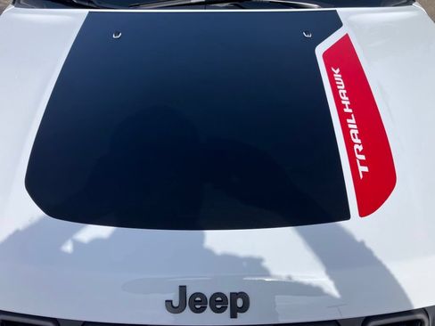 Used 2025 Jeep Compass Trailhawk AWD/4WD image 2