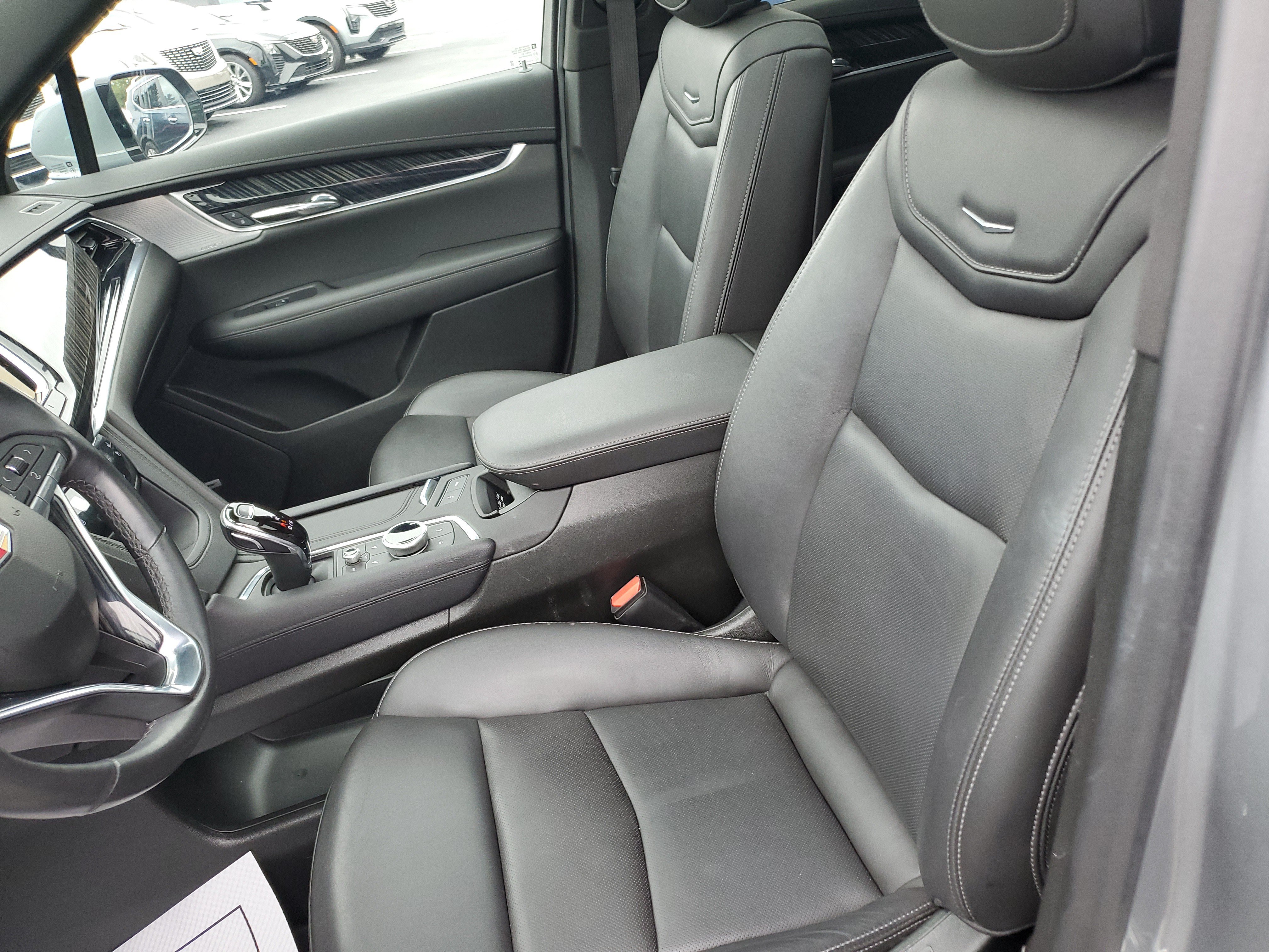 Used 2025 Cadillac XT6 Premium Luxury AWD/4WD image 15