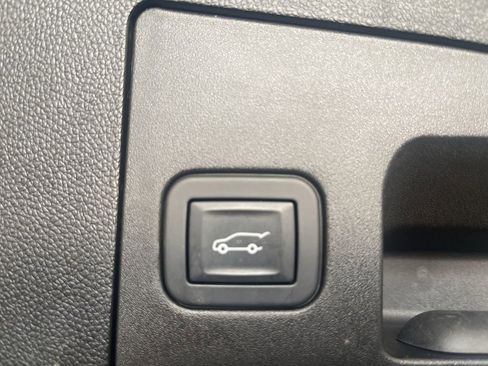 Used 2019 Cadillac XT4 Sport w/ Cold Weather Package image 8