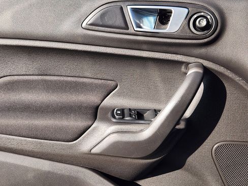 Used 2015 Ford Fiesta SE image 23