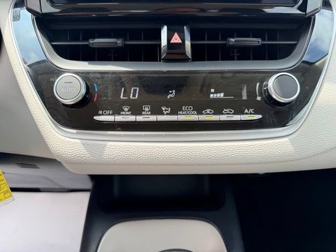 Used 2023 Toyota Corolla LE w/ Carpet Mat Package (TMS) FWD image 18