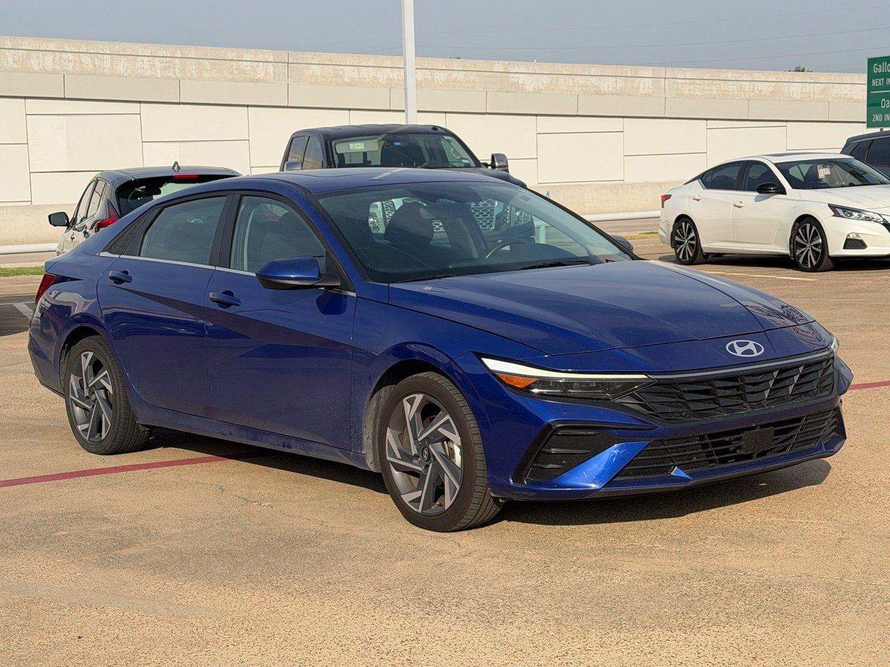 Used 2025 Hyundai Elantra SEL FWD image 1