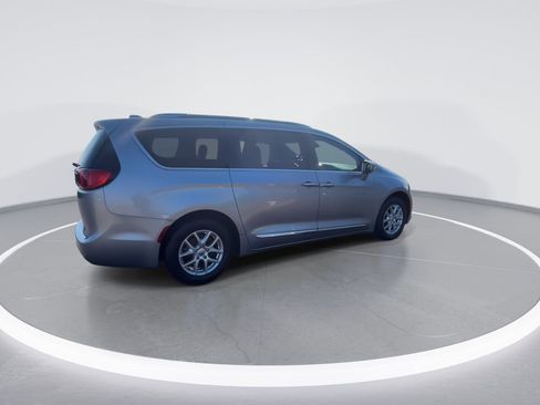 Used 2020 Chrysler Pacifica Touring-L image 9
