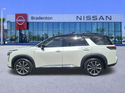 New 2026 Nissan Pathfinder Platinum FWD image 3