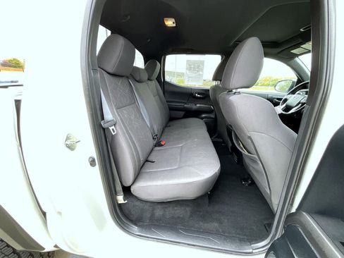 Used 2016 Toyota Tacoma TRD Sport image 18