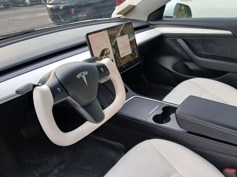 Used 2021 Tesla Model 3 Standard Range Plus RWD image 9
