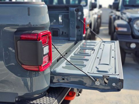 New 2026 Jeep Gladiator Mojave image 8