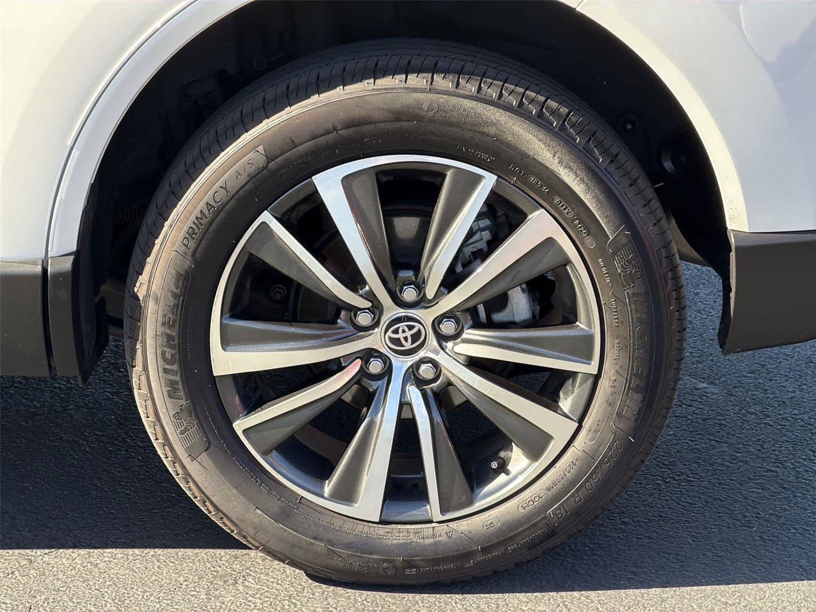 Used 2023 Toyota Venza LE AWD/4WD image 9