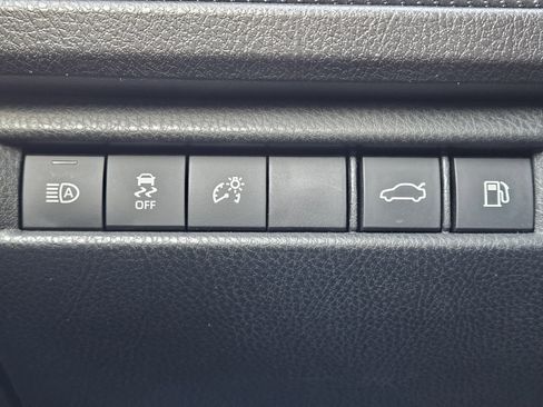 Used 2025 Toyota Camry SE w/ Multimedia Upgrade Package image 21