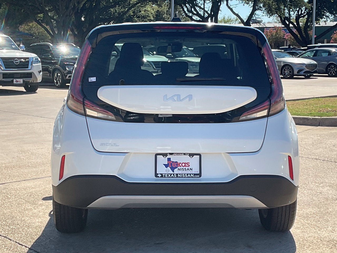 Used 2025 Kia Soul LX w/ LX Technology Package FWD image 5