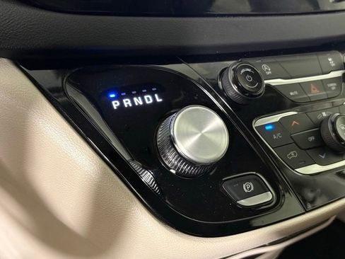 Used 2023 Chrysler Voyager LX image 28