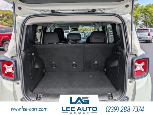 Used 2022 Jeep Renegade Latitude AWD/4WD image 10