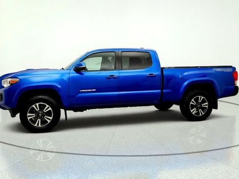 Used 2017 Toyota Tacoma TRD Sport w/ Tow Package AWD/4WD image 8