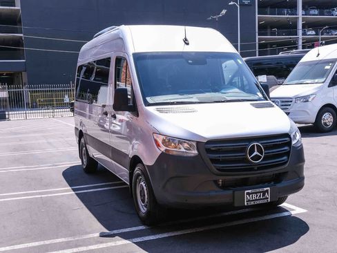 Used 2024 Mercedes-Benz Sprinter 2500 image 3