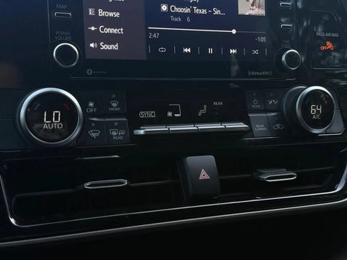Used 2020 Toyota Highlander L FWD image 26