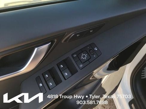 Used 2023 Kia Niro Wave FWD image 9