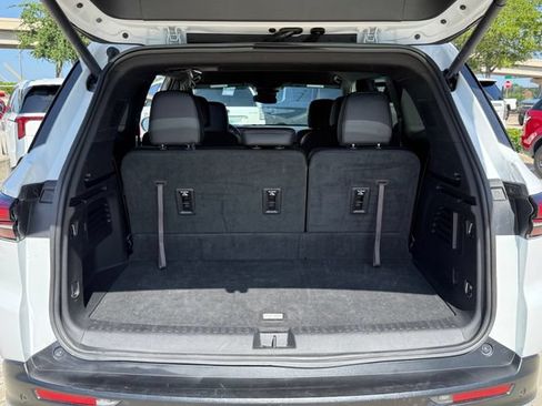 Used 2025 Buick Enclave Preferred FWD image 31