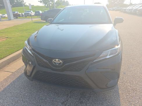 Used 2019 Toyota Camry SE FWD image 6