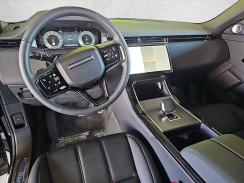 Used 2025 Land Rover Range Rover Evoque Dynamic SE AWD/4WD image 11