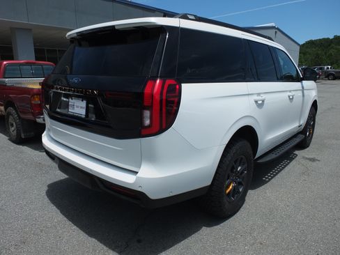 Used 2025 Ford Expedition Tremor AWD/4WD image 3