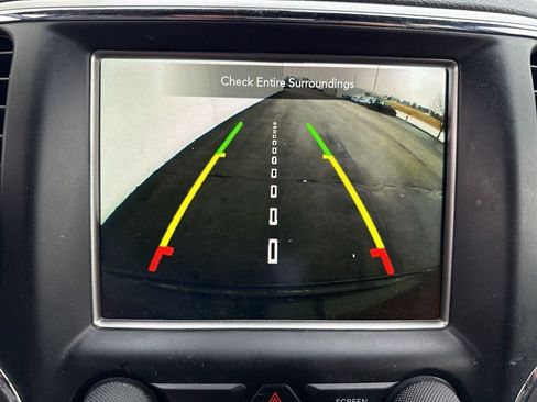 Used 2018 Jeep Grand Cherokee Laredo image 18