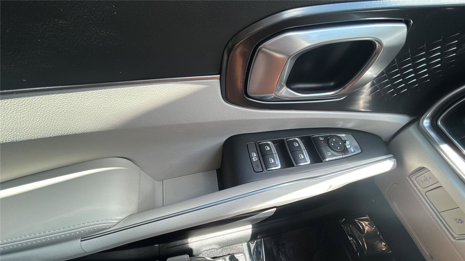 Used 2024 Kia Sorento S w/ Panoramic Sunroof Package FWD image 24