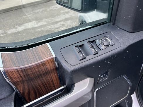 Used 2015 Ford F150 Lariat image 32