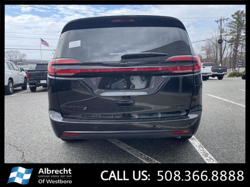 New 2026 Chrysler Pacifica Limited image 4