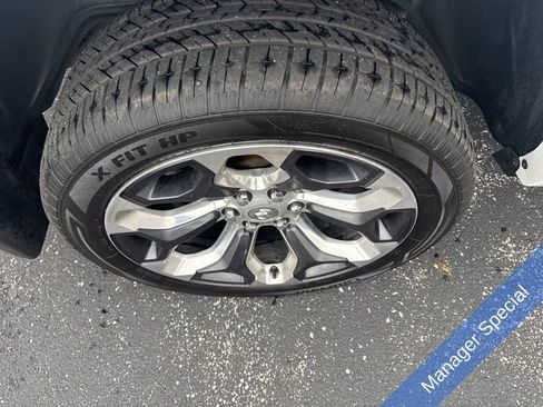 Used 2022 RAM 1500 Limited w/ Body-Colour Bumper Group image 11