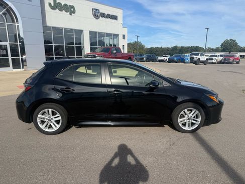 Used 2022 Toyota Corolla Hatchback image 2