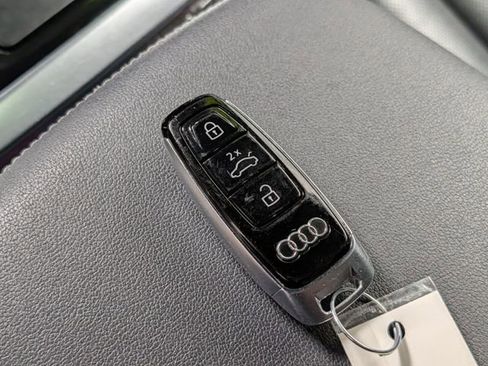 Used 2020 Audi Q8 Premium Plus w/ Premium Plus Package image 25