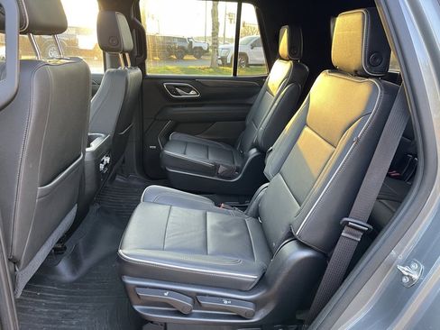 Used 2021 GMC Yukon SLT w/ SLT Premium Package image 9