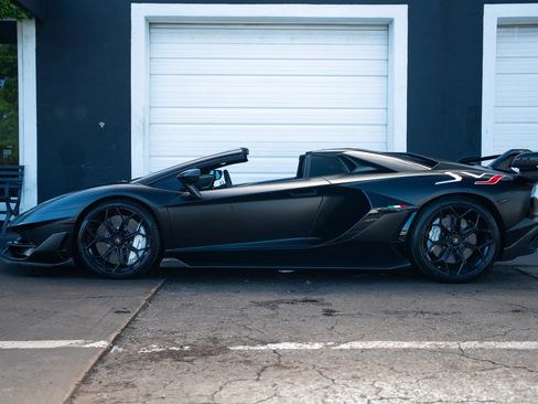Used 2021 Lamborghini Aventador SVJ AWD/4WD image 10