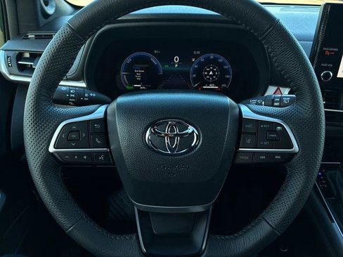 Certified 2026 Toyota Sienna Limited FWD image 23