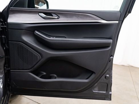 New 2025 Jeep Grand Cherokee L Limited w/ Trailer Tow Package image 31