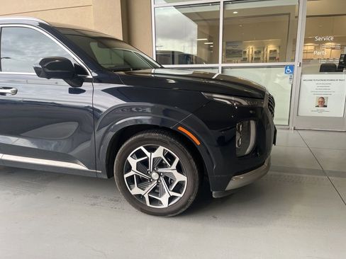 Used 2022 Hyundai Palisade Calligraphy image 3