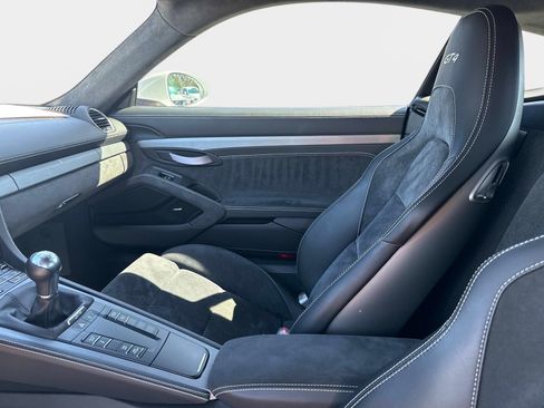 Used 2020 Porsche 718 Cayman GT4 image 19