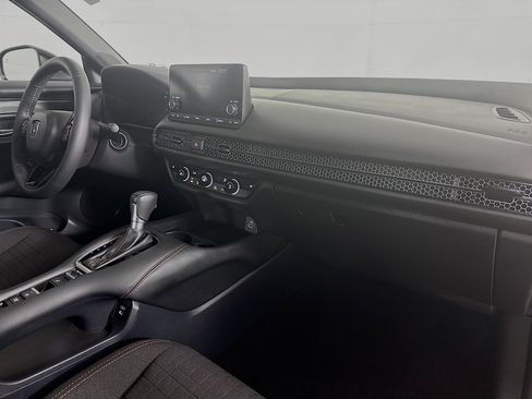 Used 2025 Honda HR-V Sport image 35