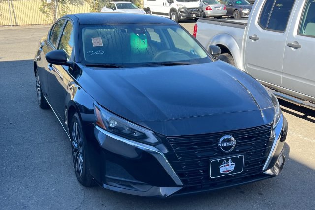 Used 2025 Nissan Altima 2.5 SV FWD image 2