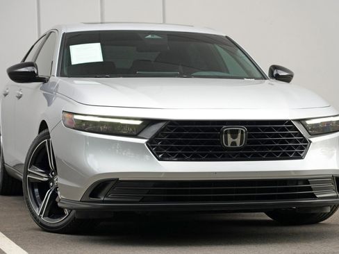 Used 2023 Honda Accord Sport image 2