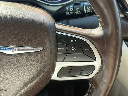 Used 2019 Chrysler Pacifica Touring-L FWD image 31