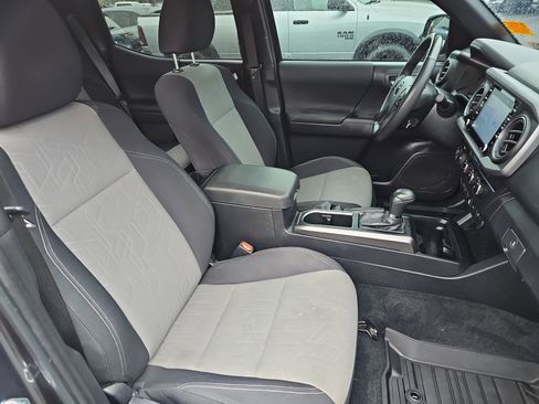 Used 2023 Toyota Tacoma TRD Off-Road w/ Technology Package image 9