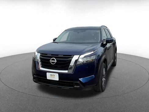 Used 2025 Nissan Pathfinder SV image 7