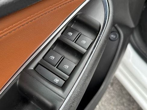 Used 2018 Chevrolet Cruze Premier image 16